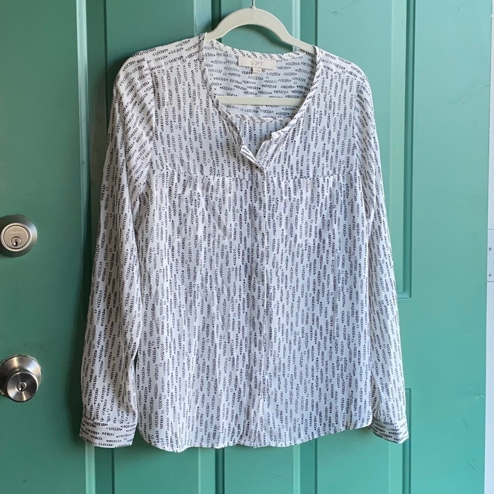 Loft size small button down top excellent condition